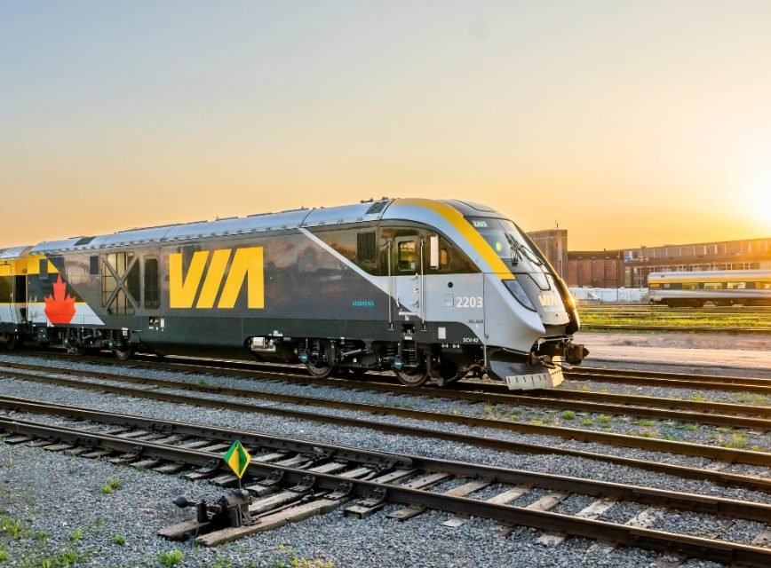 Vancouver Airport Pickup + Vancouver-Jasper " VIA Rail Canada" + Jasper Free Tour + Banff National Park + Banff Free Tour + Johnston Canyon + Lake Louise 9-Day Tour 9-Day Tour