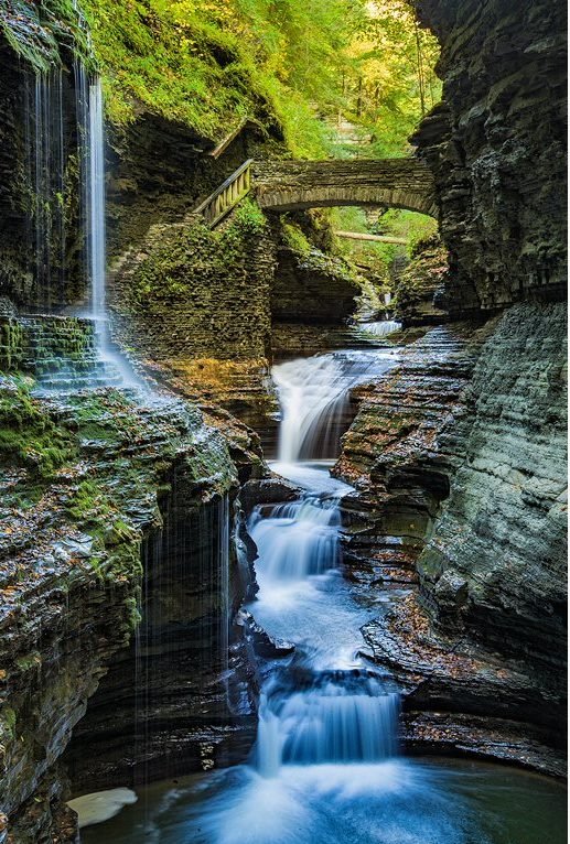 5 Day Tour from Boston to Watkins Glen State Park, Niagara Falls, Toronto,  Ottawa, Montreal, and Quebec City