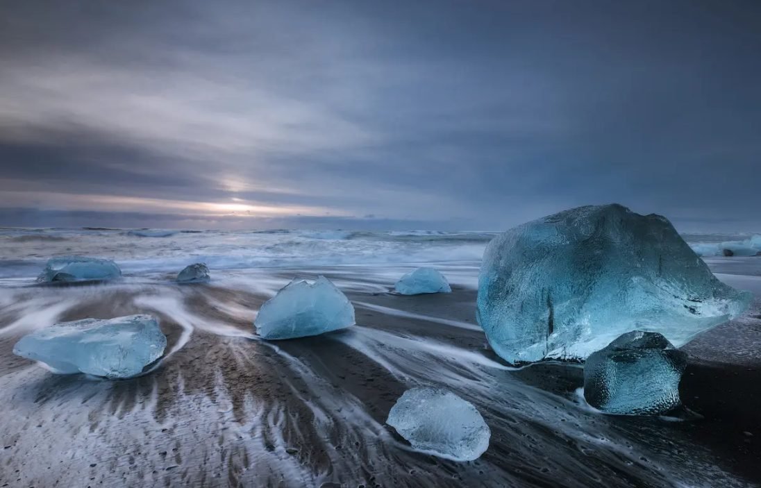 Private Tour of 7 People | 5 Days and 4 Nights Tour of Iceland Reykjavik, Blue Lagoon, Golden Circle, and Vik w/ Aurora Viewing