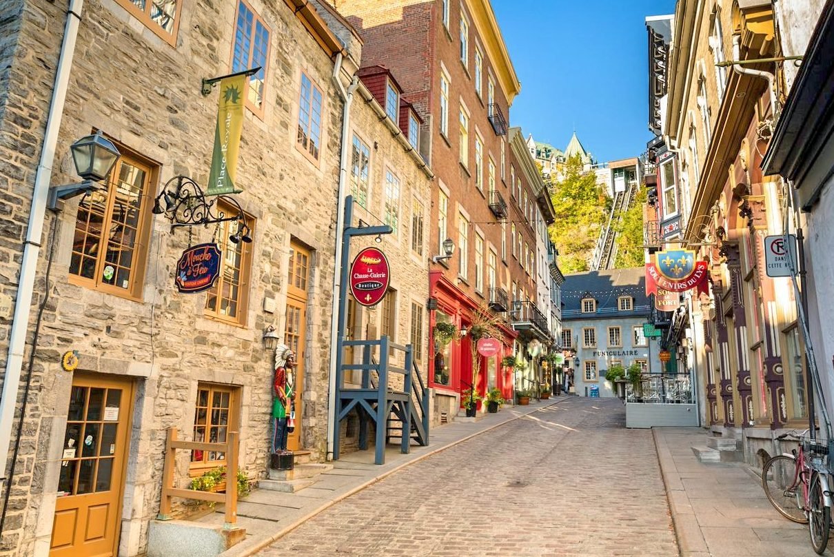 New York Airport Pick-up+ Watkins Glen State Park+ Niagara Falls+ Toronto+ Ottawa+ Montreal+ Quebec Quebec City+ New York Quebec City 8-day Tour (JFK/LGA airport pick-up) 