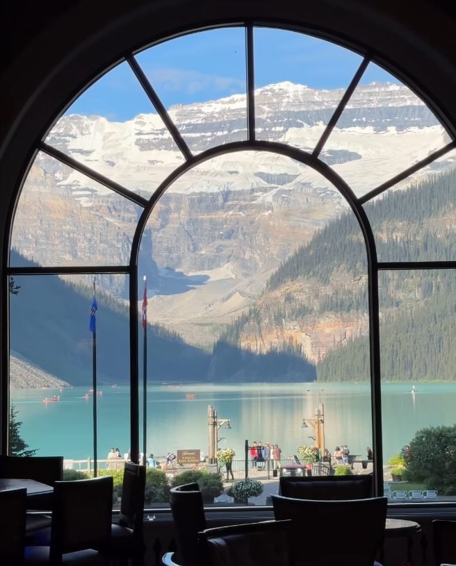 4-Day Banff National Park and Columbia Glacier Tour from Vancouver (One Night Stay at Fairmont Chateau Lake Louise)